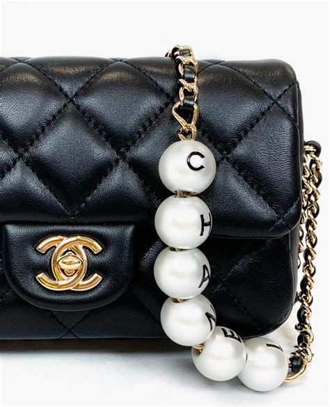 chanel purse with pearl chain